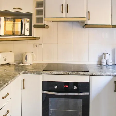 Будинок відпочинку Lovely In With Kitchen Торрев'єха